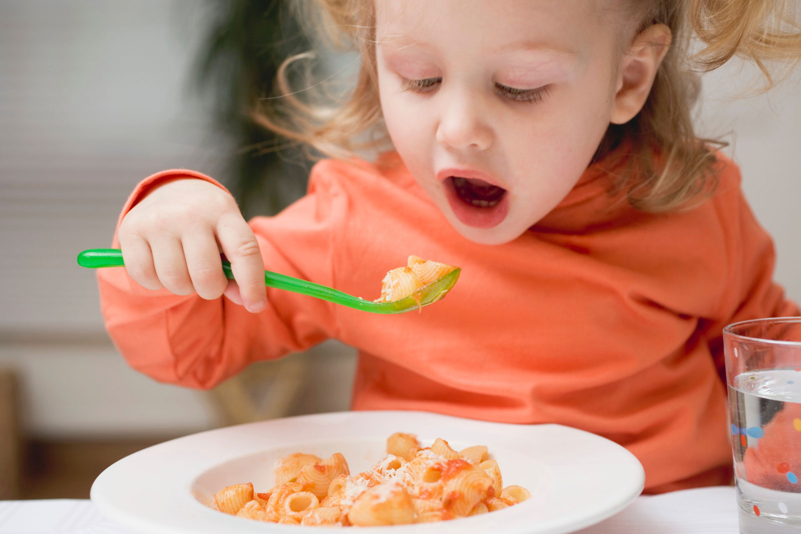 Child eating pasta after participating in food therapy ABA Therapy at Mestre Behavior in Miami